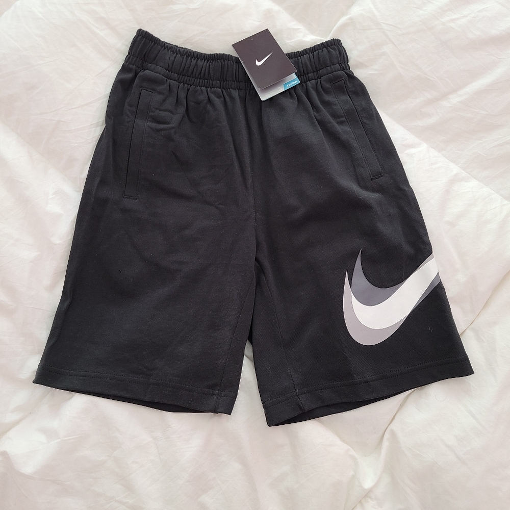 NWT Nike Fly Short - boys size medium